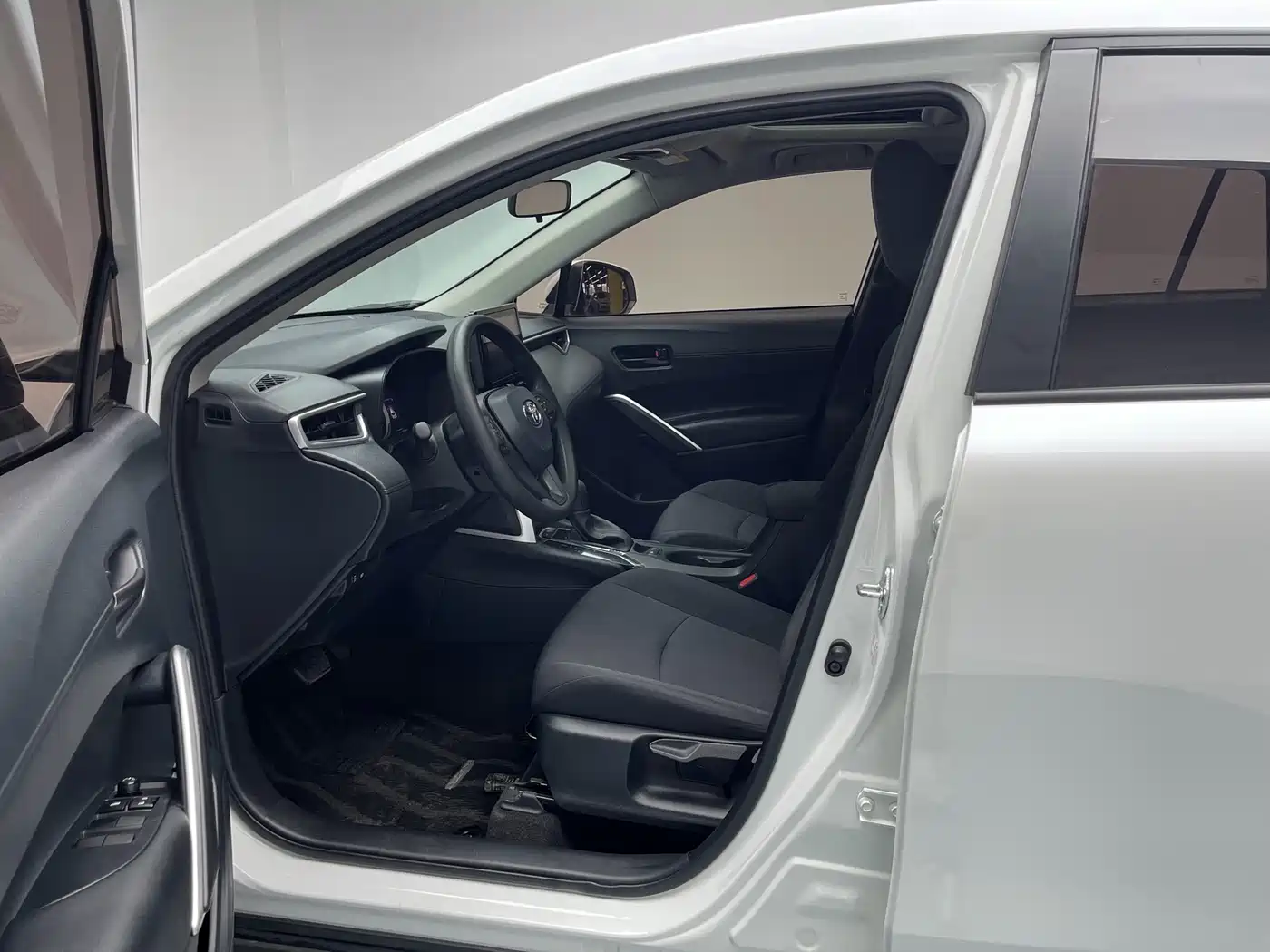Toyota Corolla Cross 2023 2.0L Elite Edition фото 11