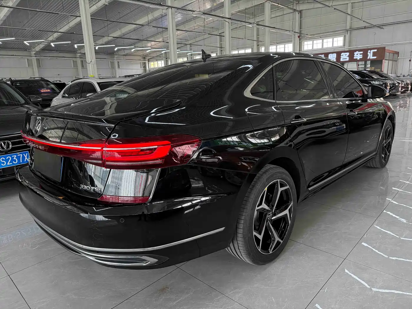 Volkswagen Passat 2023 280TSI Elite Edition фото 4