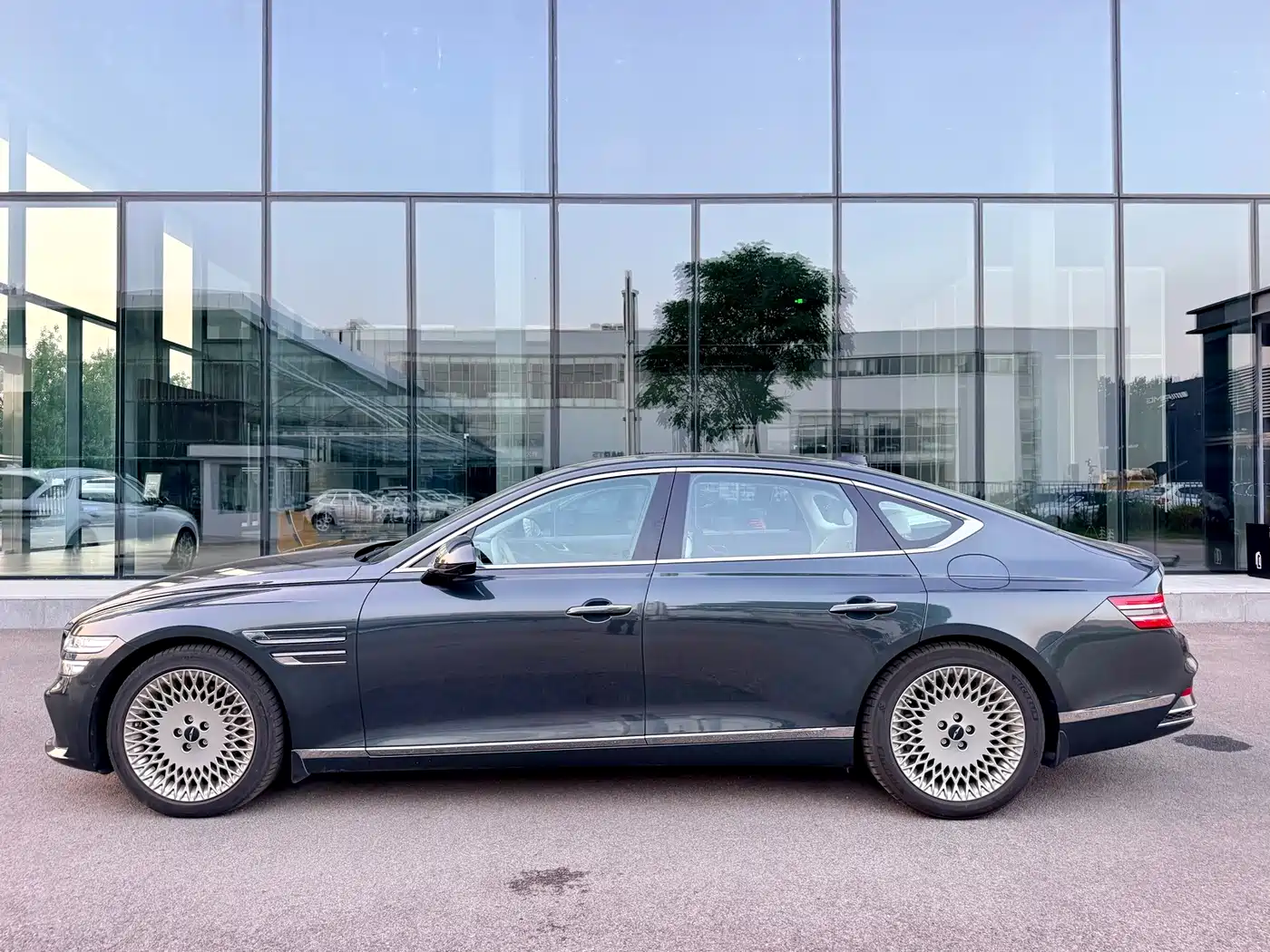 2025 Genesis G80