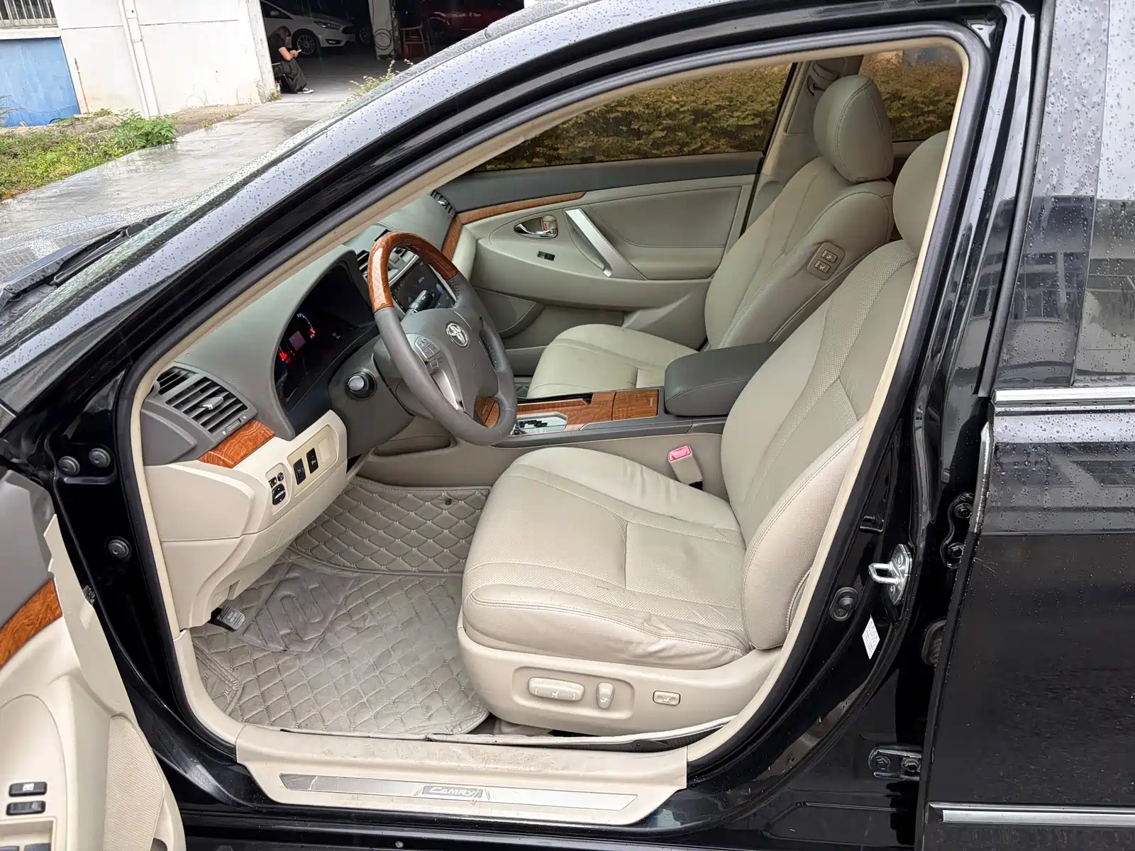 Photo 4 - Toyota Camry