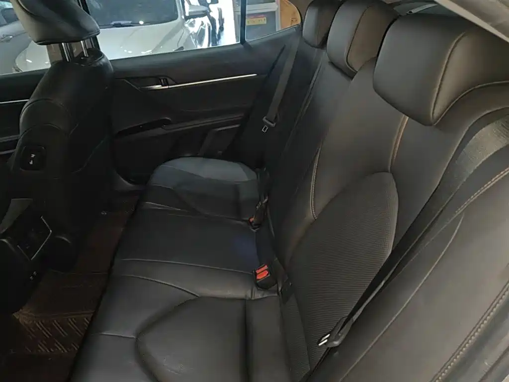 Toyota Camry 2021 2.5G Luxury Edition фото 17