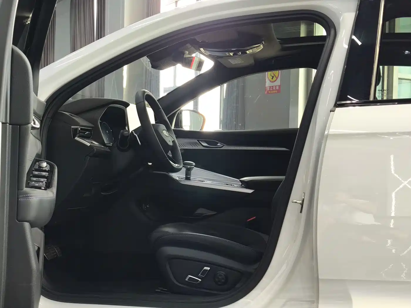 Фото 8 - Geely Preface