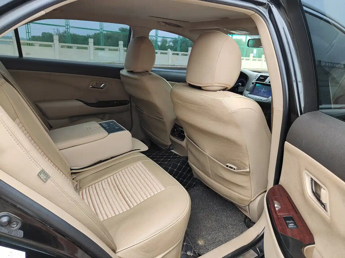 Toyota Crown 2011 2.5L Royal Leather Sunroof Special Edition фото 8