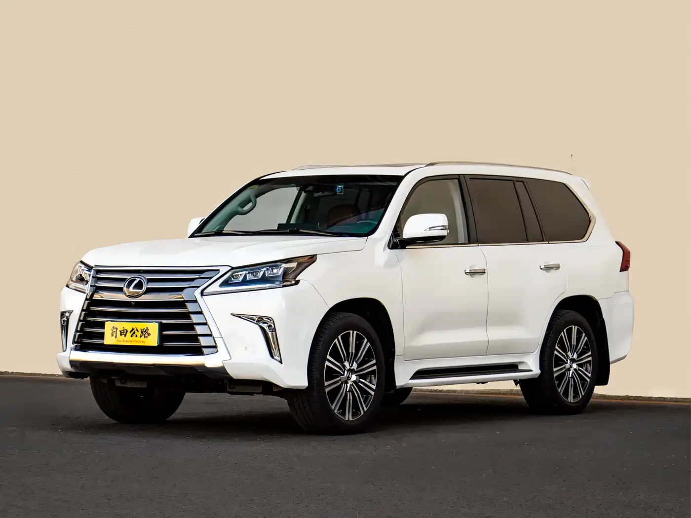 Фото 2 - Lexus LX