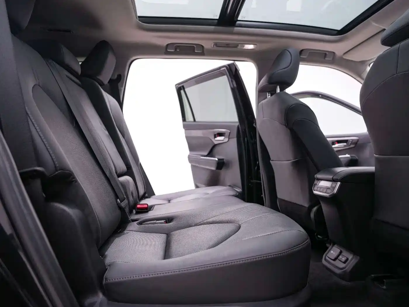 Toyota Highlander 2022 Dual Engine 2.5L 4WD Supreme Edition 7-Seater фото 26