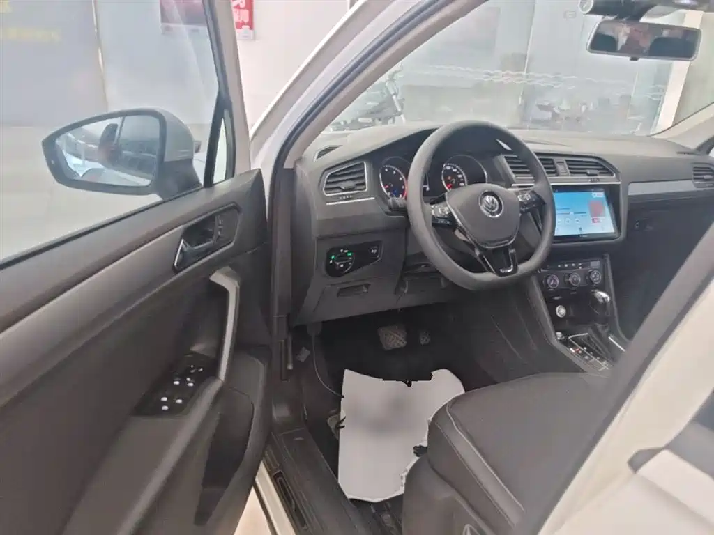 Volkswagen Tiguan L 2017 330TSI Automatic 2WD Trend Edition фото 12