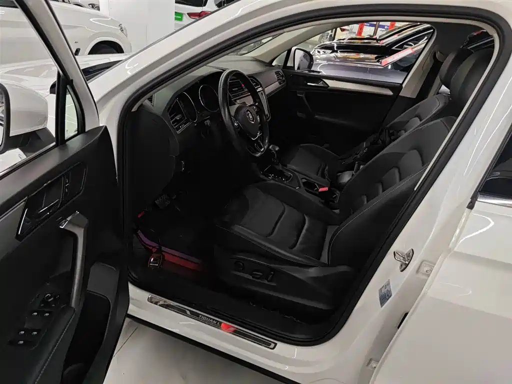 Volkswagen Tiguan L 2019 Facelift 330TSI Auto 2WD Panorama Comfort China VI фото 16