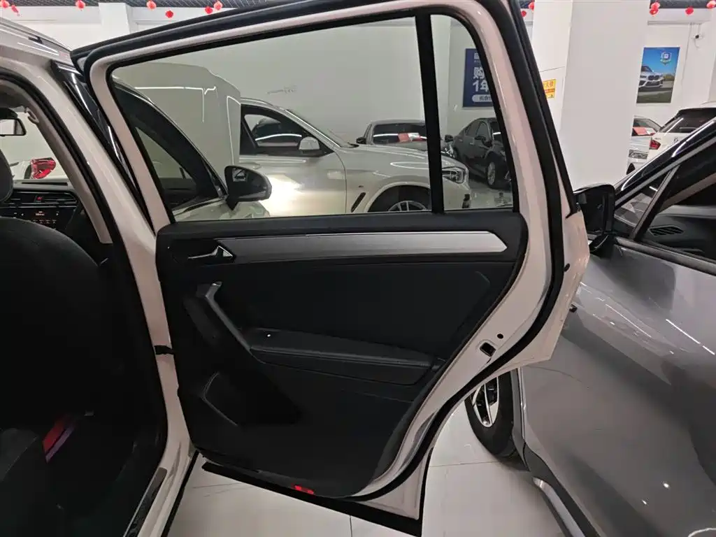Volkswagen Tiguan L 2019 Facelift 330TSI Auto 2WD Panorama Comfort China VI фото 27