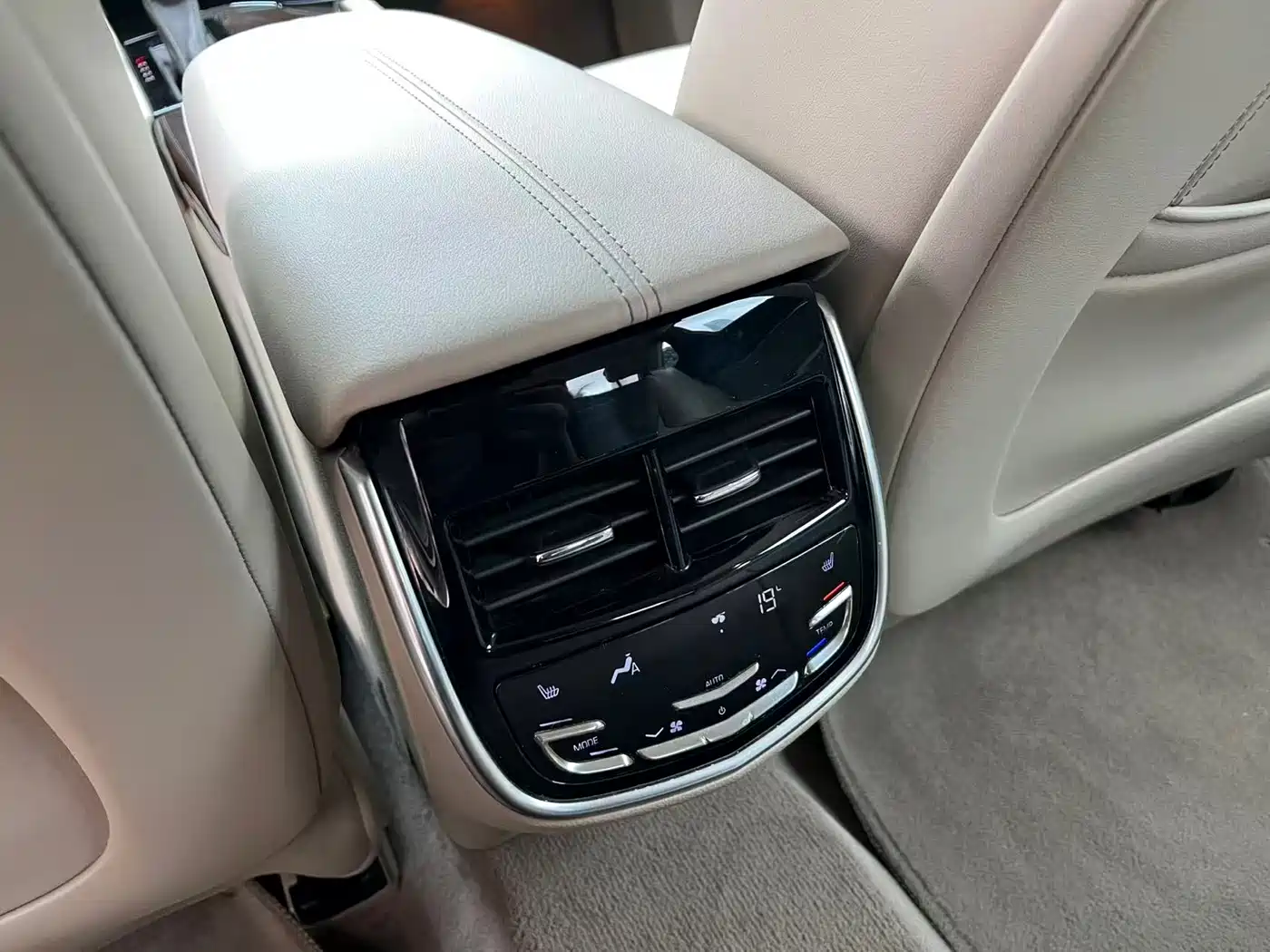 Cadillac XTS 2013 28T Luxury фото 13