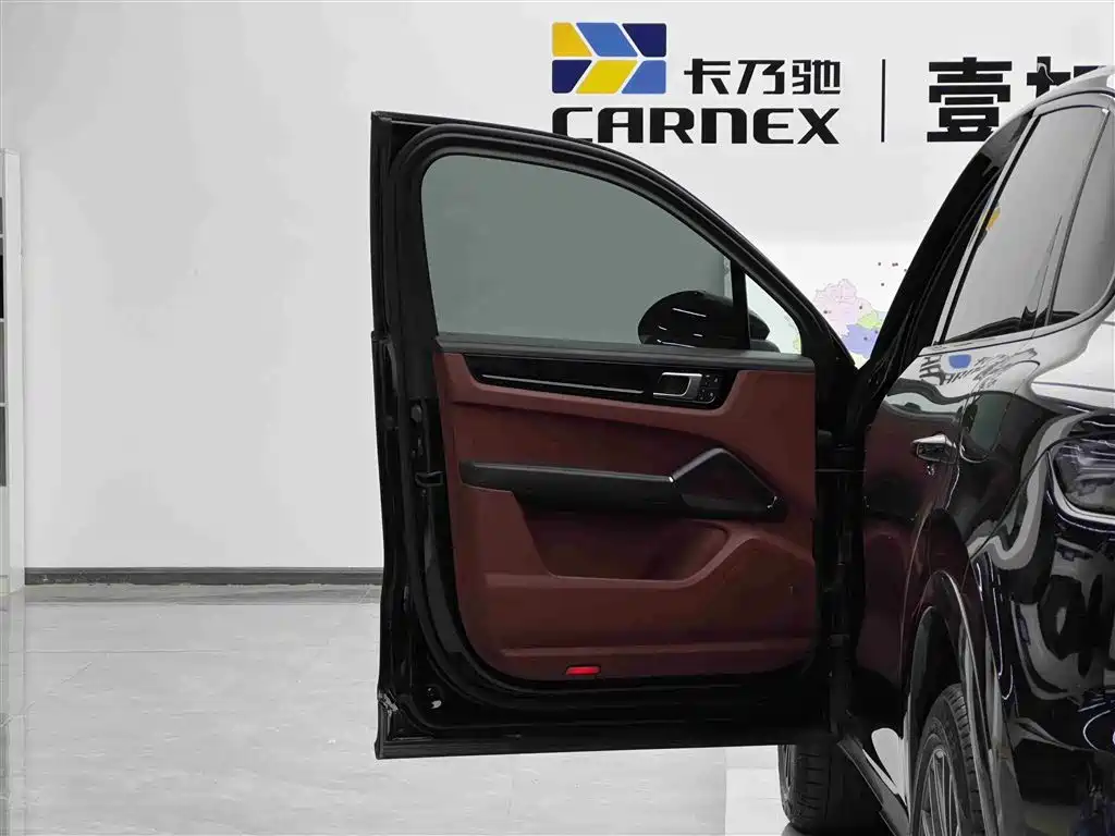 Porsche Cayenne New Energy 2023 Cayenne E-Hybrid 2.0T Platinum Edition фото 5