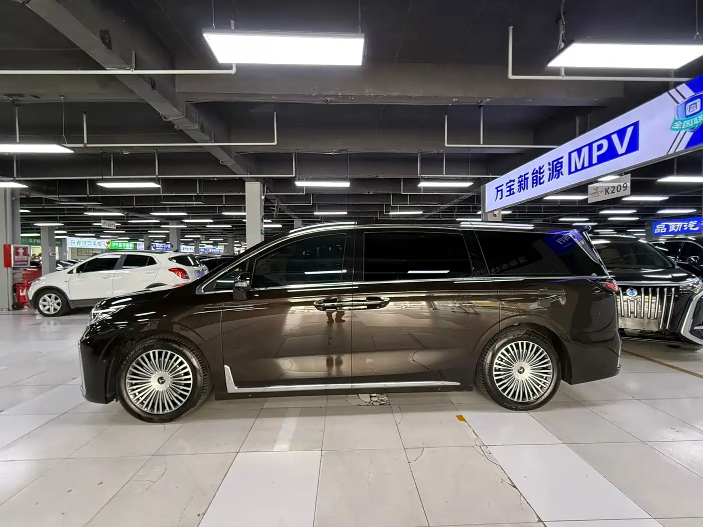 Voyah Auto Voyah Dreamer 2025 PHEV AWD Flagship Kunpeng Edition фото 15