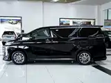 Фото 3 - Toyota Vellfire
