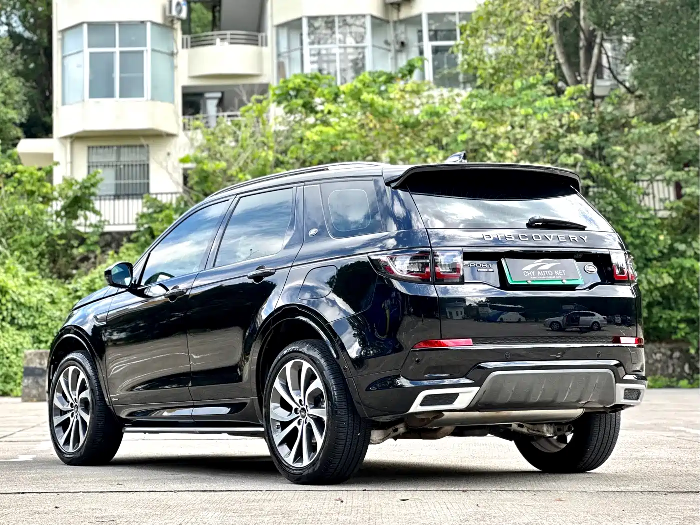 LAND ROVER DISCOVER NEW ENERGY SOURCES FOR SPORTS