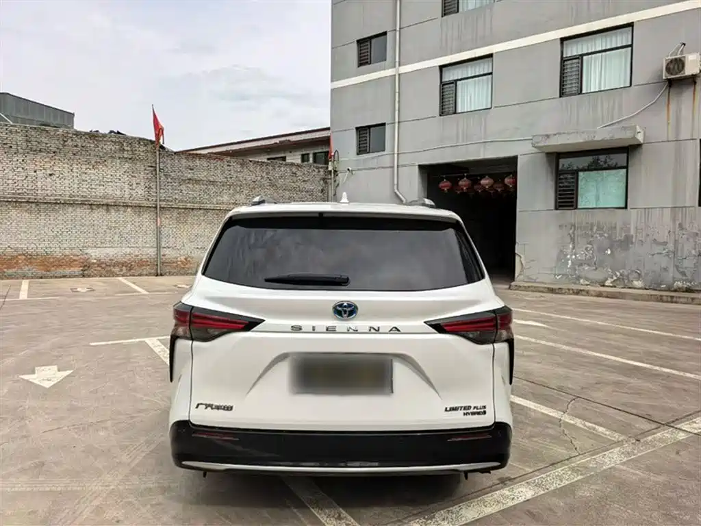 Toyota Sienna 2021 2.5L Hybrid Ultimate Edition фото 12