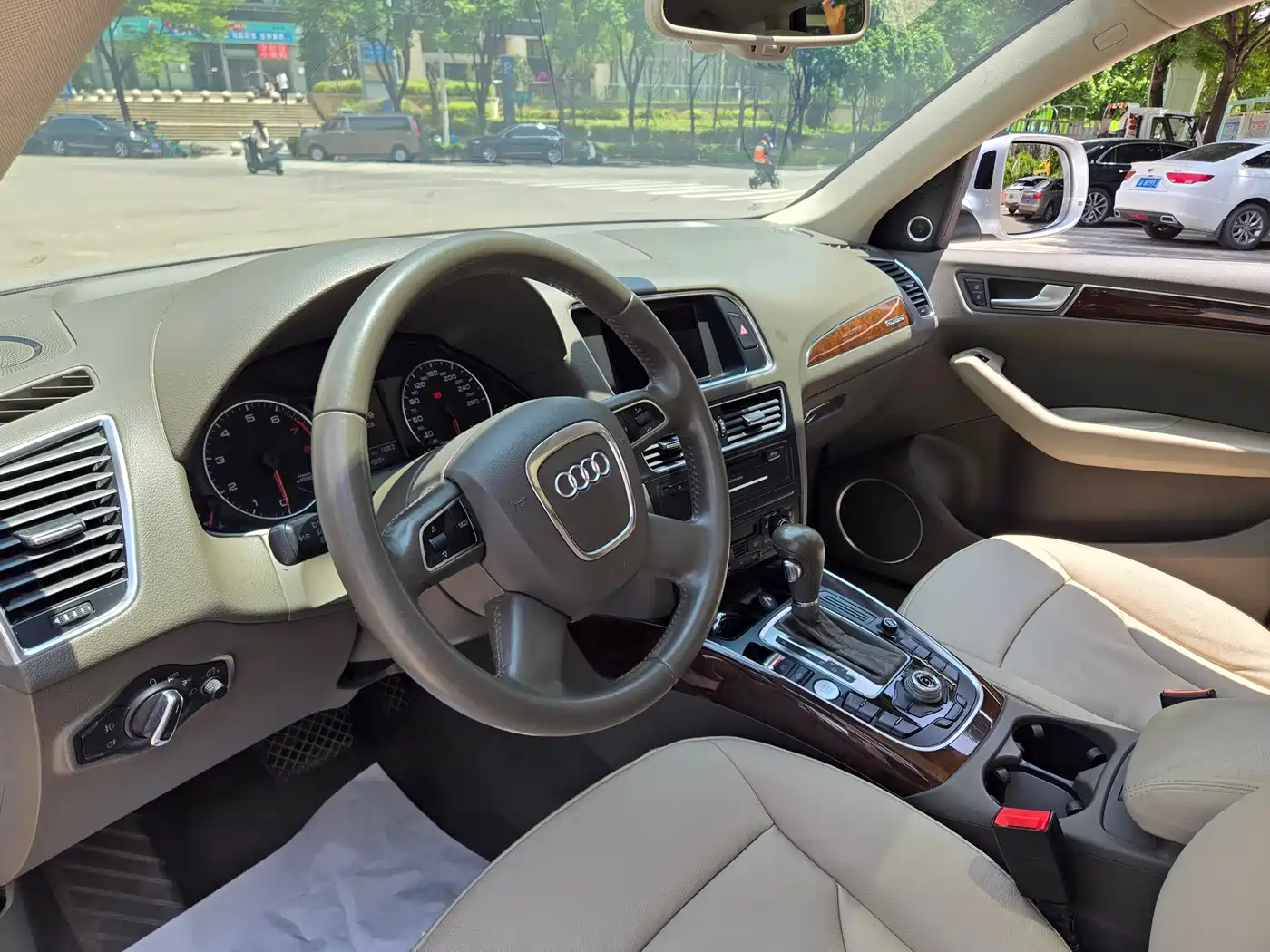 Audi Q5 2012 2.0TFSI Luxury фото 9