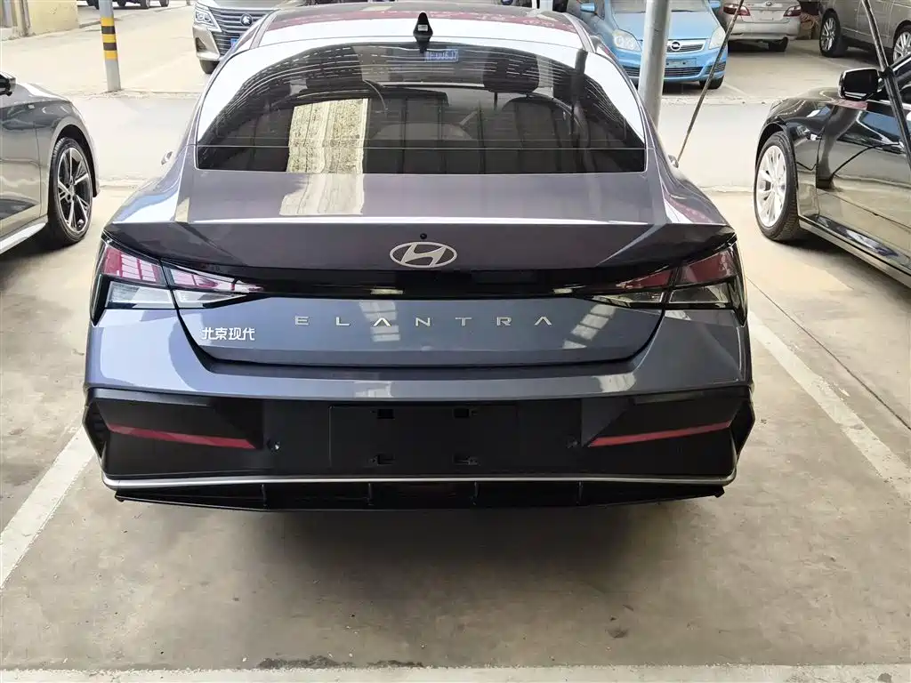 Hyundai Elantra 2023 1.5L CVT GLX Elite Edition фото 17