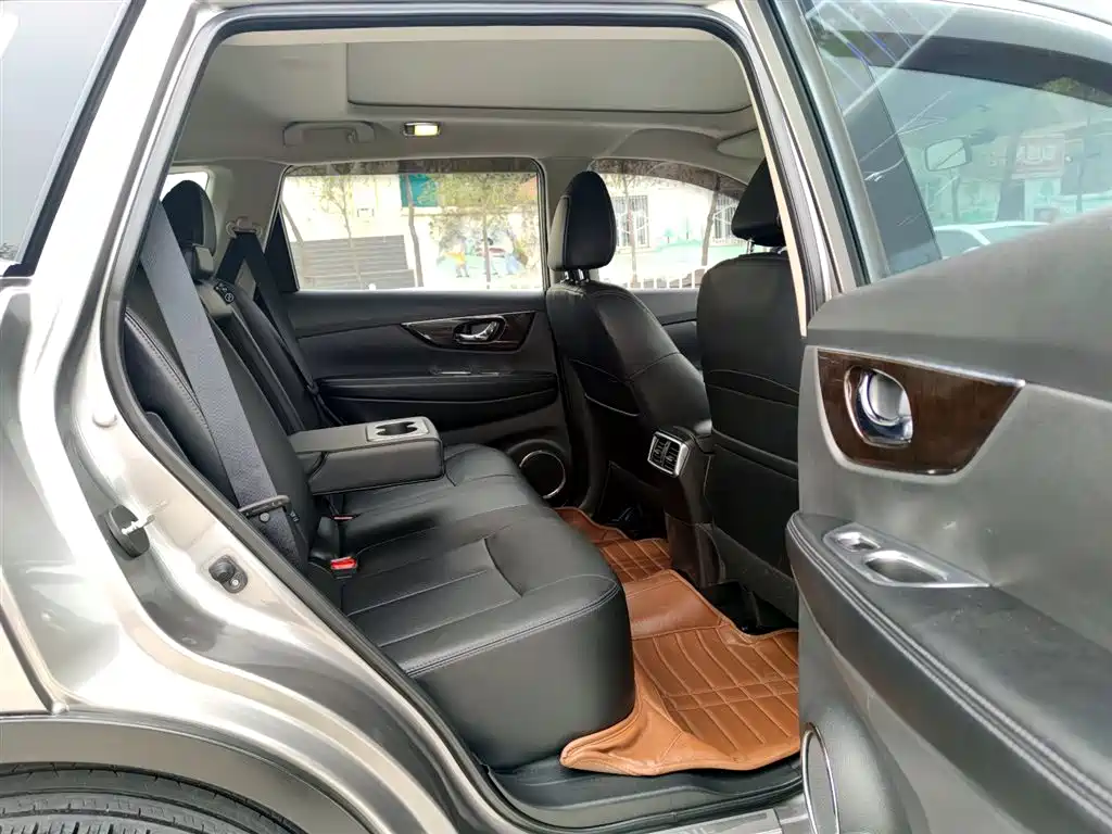 Фото 11 - Nissan X-Trail