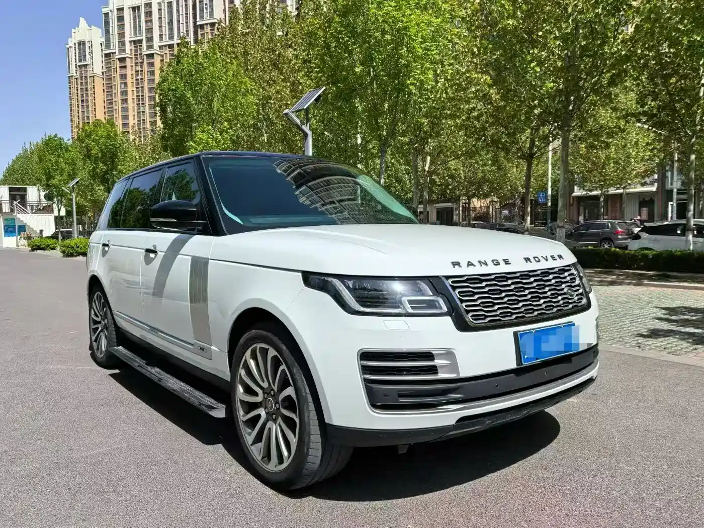 Land Rover Range Rover 2021 3.0 L6 Heritage Extended Classic Edition фото 3