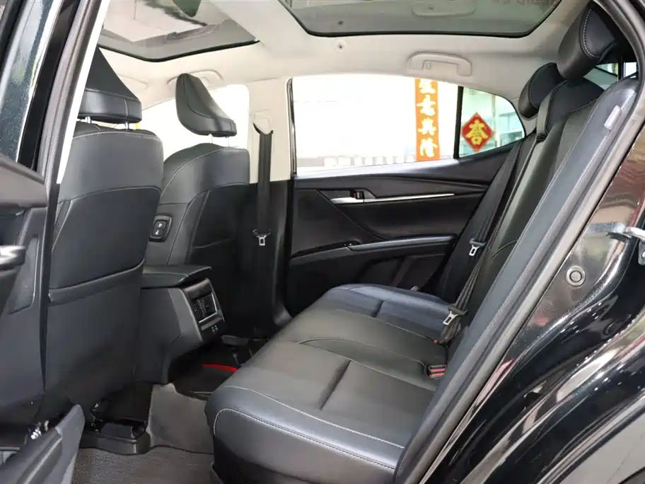 Toyota Camry 2024 Hybrid 2.0HG Premium Edition фото 11