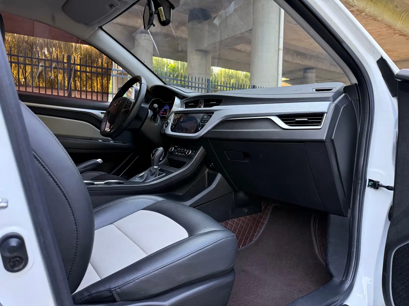 Фото 9 - Geely Vision