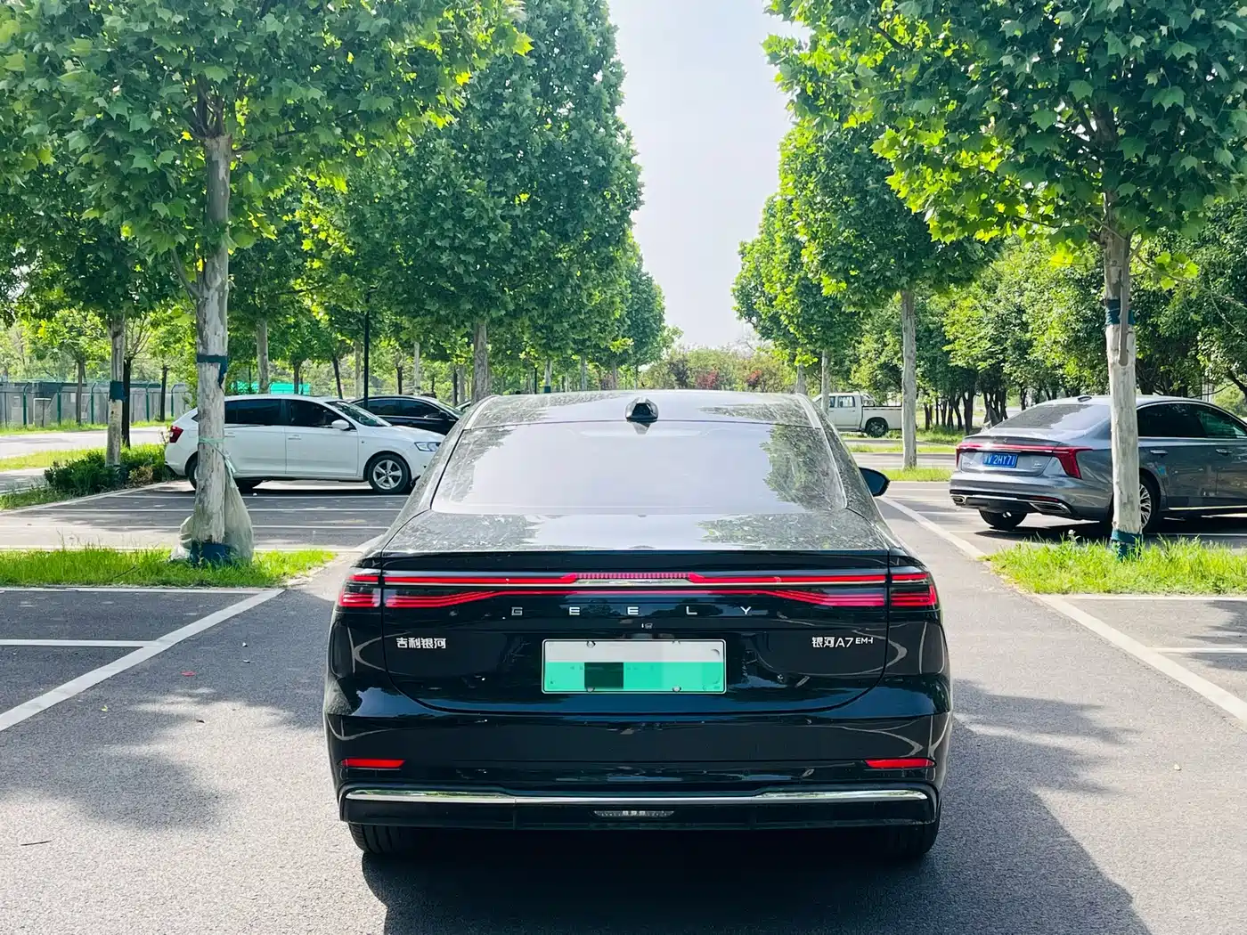 Geely Galaxy Galaxy A7 2025 EM-i 150km Explorer+ Edition фото 9
