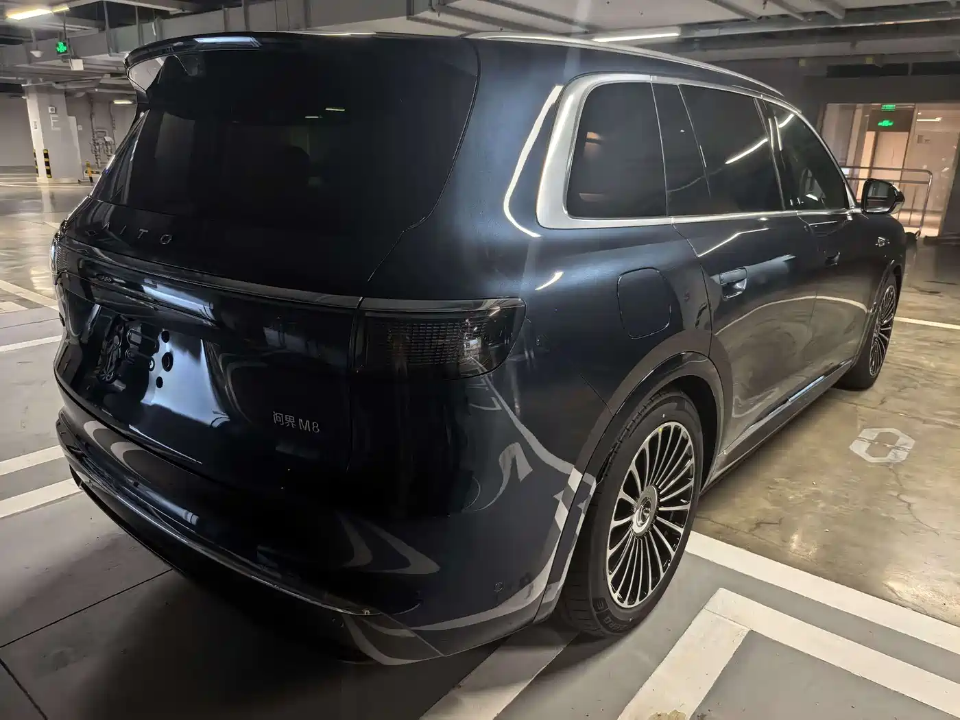 AITO Wenjie AITO M8 2025 Model Extended Range Max+ Edition 53.4kWh 6-Seater фото 4