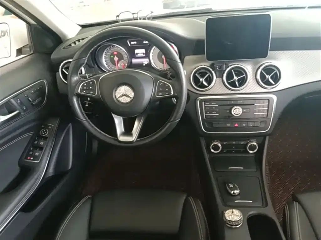 Mercedes-Benz GLA 2016 GLA 200 Fashion фото 17
