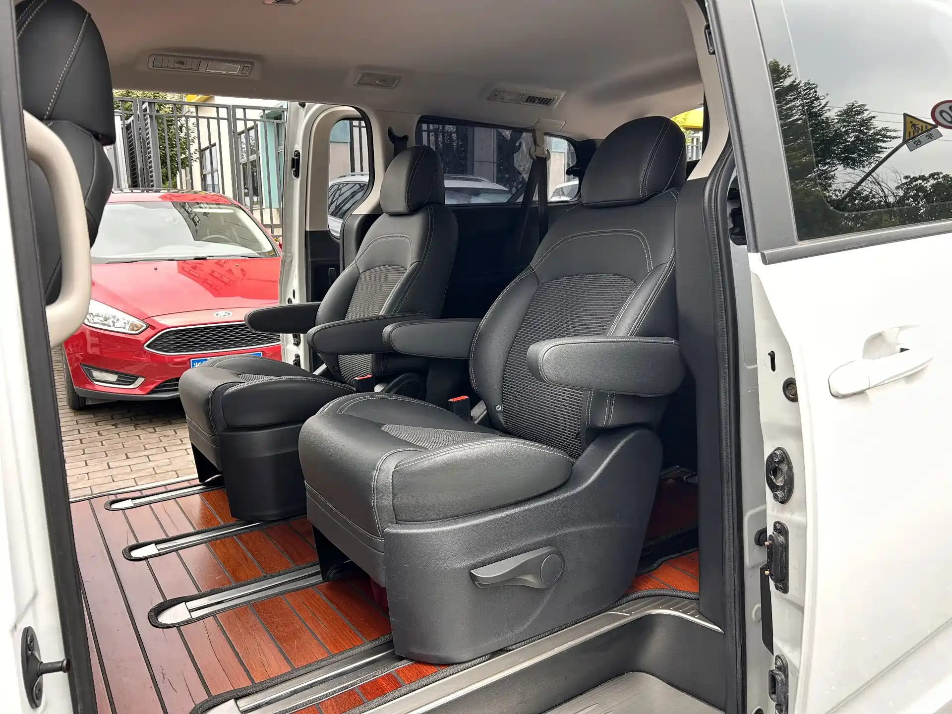 Фото 9 - Maxus G10