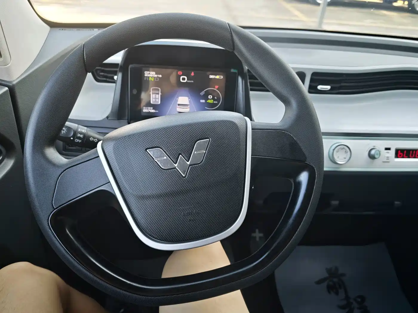 Photo 12 - Wuling Motors Hongguang MINIEV