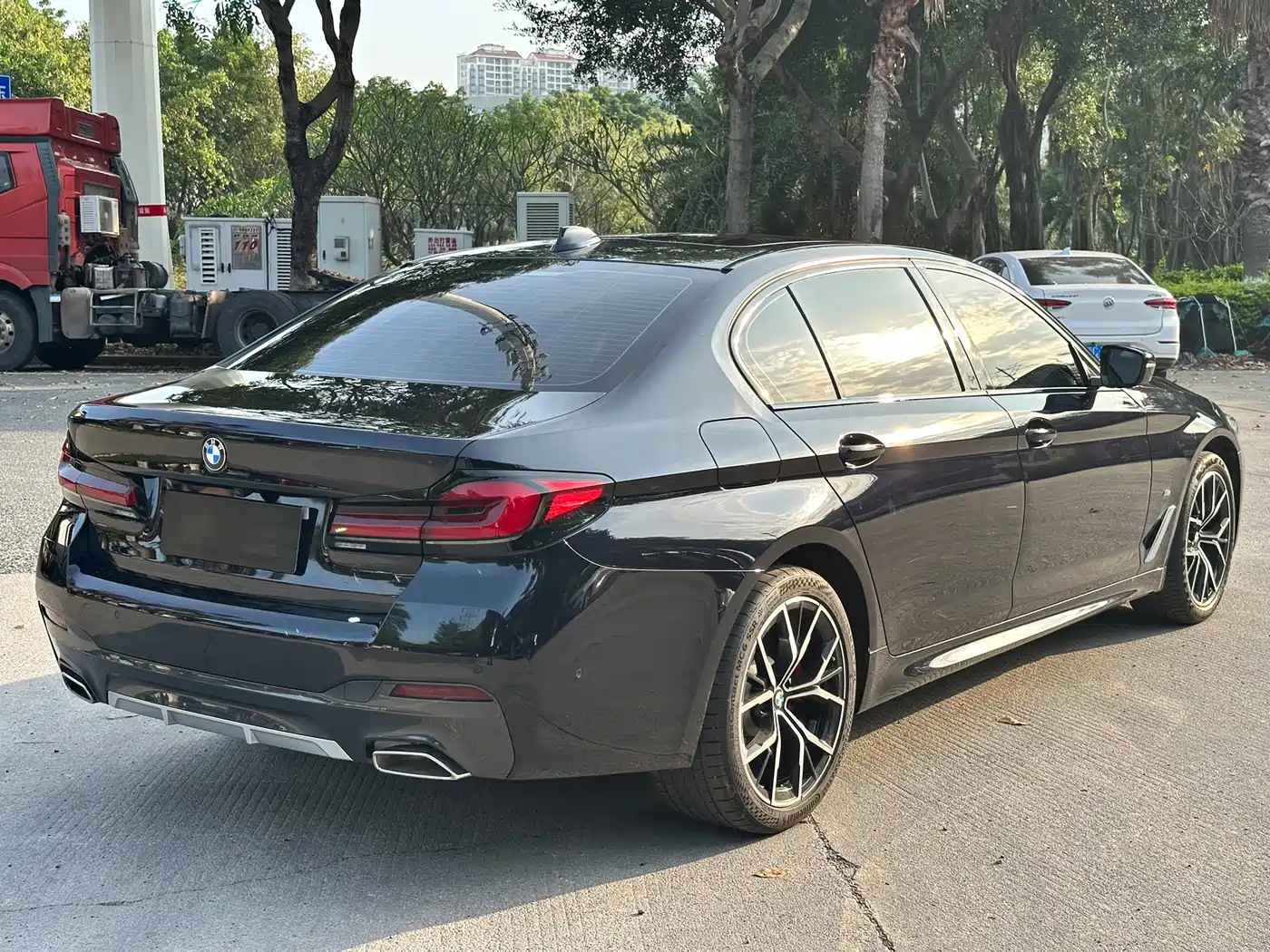 BMW 5 Series 2023 530Li Premium M Sport Package фото 7