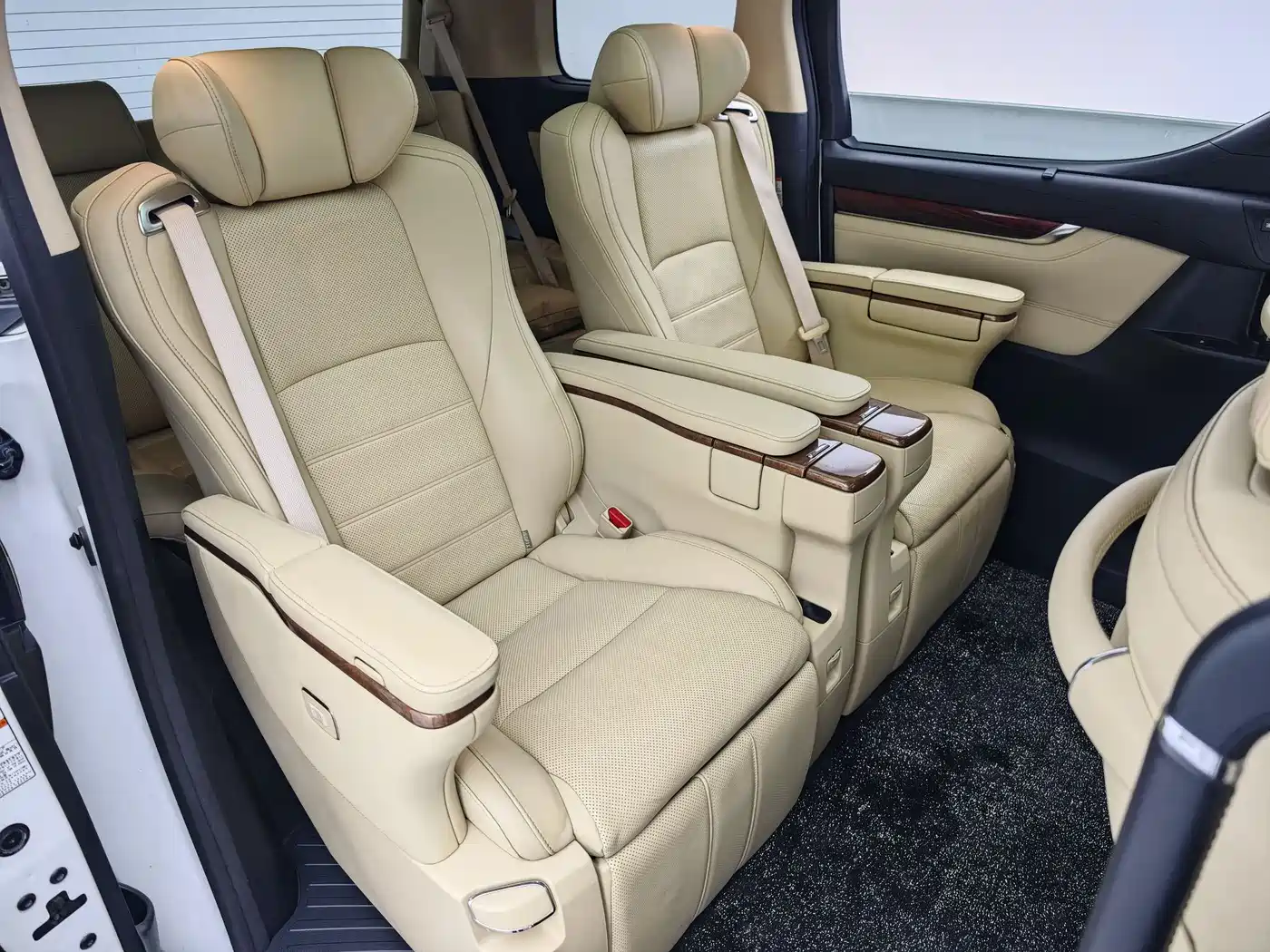 Toyota Alphard 2015 3.5L Luxury Edition фото 12