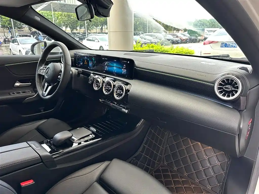 Mercedes-Benz A-Class 2021 A 200 L Sport Sedan Fashion Edition фото 25