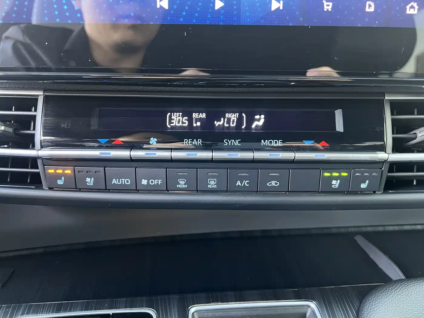 Toyota Sienna 2021 2.5L Hybrid Premium Edition фото 26