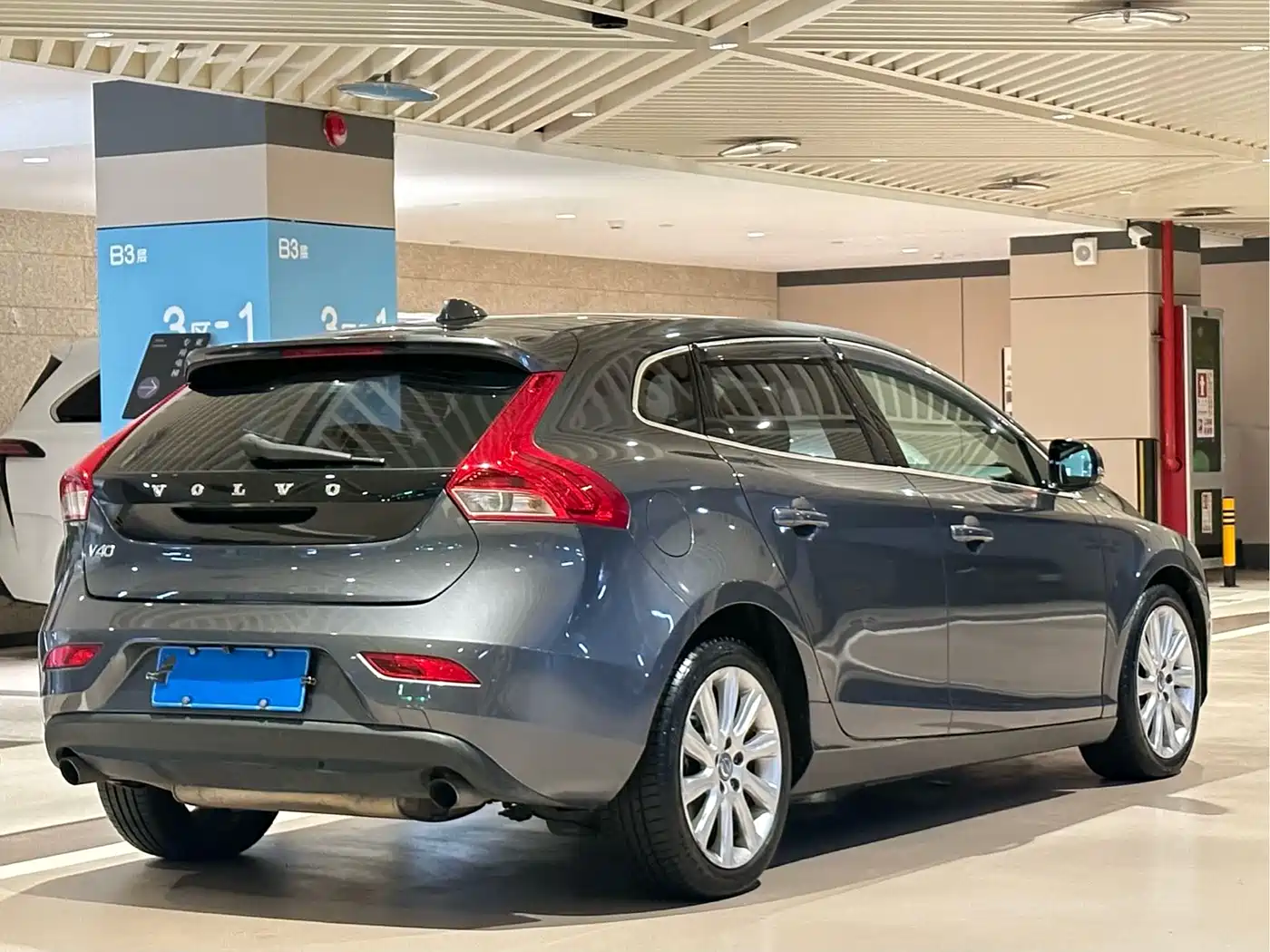 Фото 6 - Volvo V40