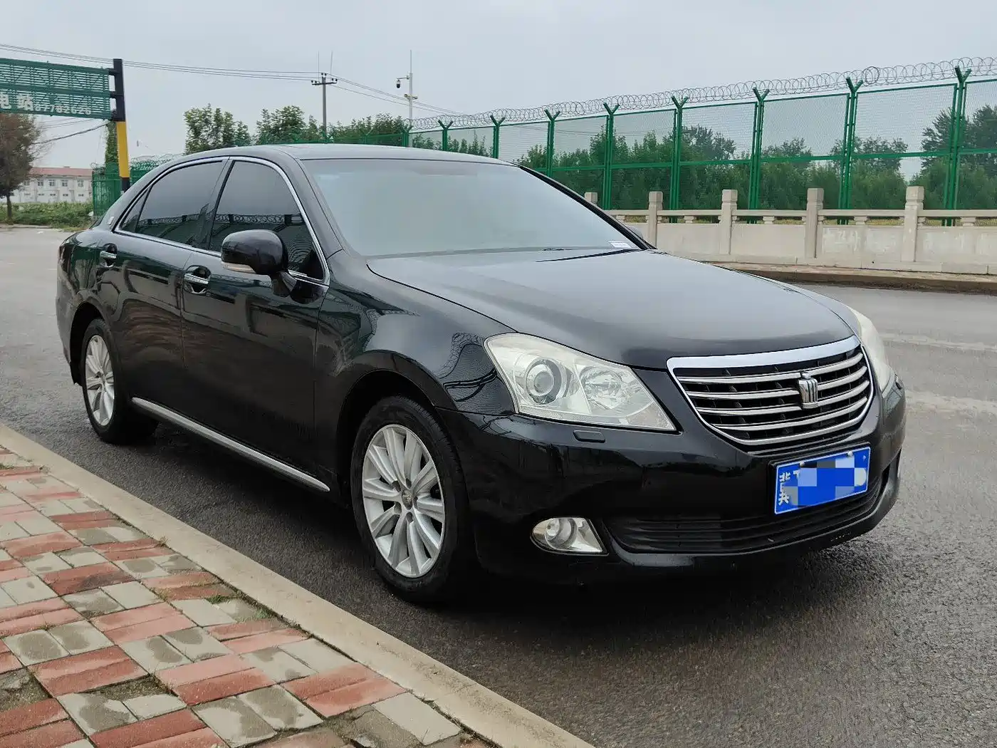 Toyota Crown 2011 2.5L Royal Leather Sunroof Special Edition фото 3