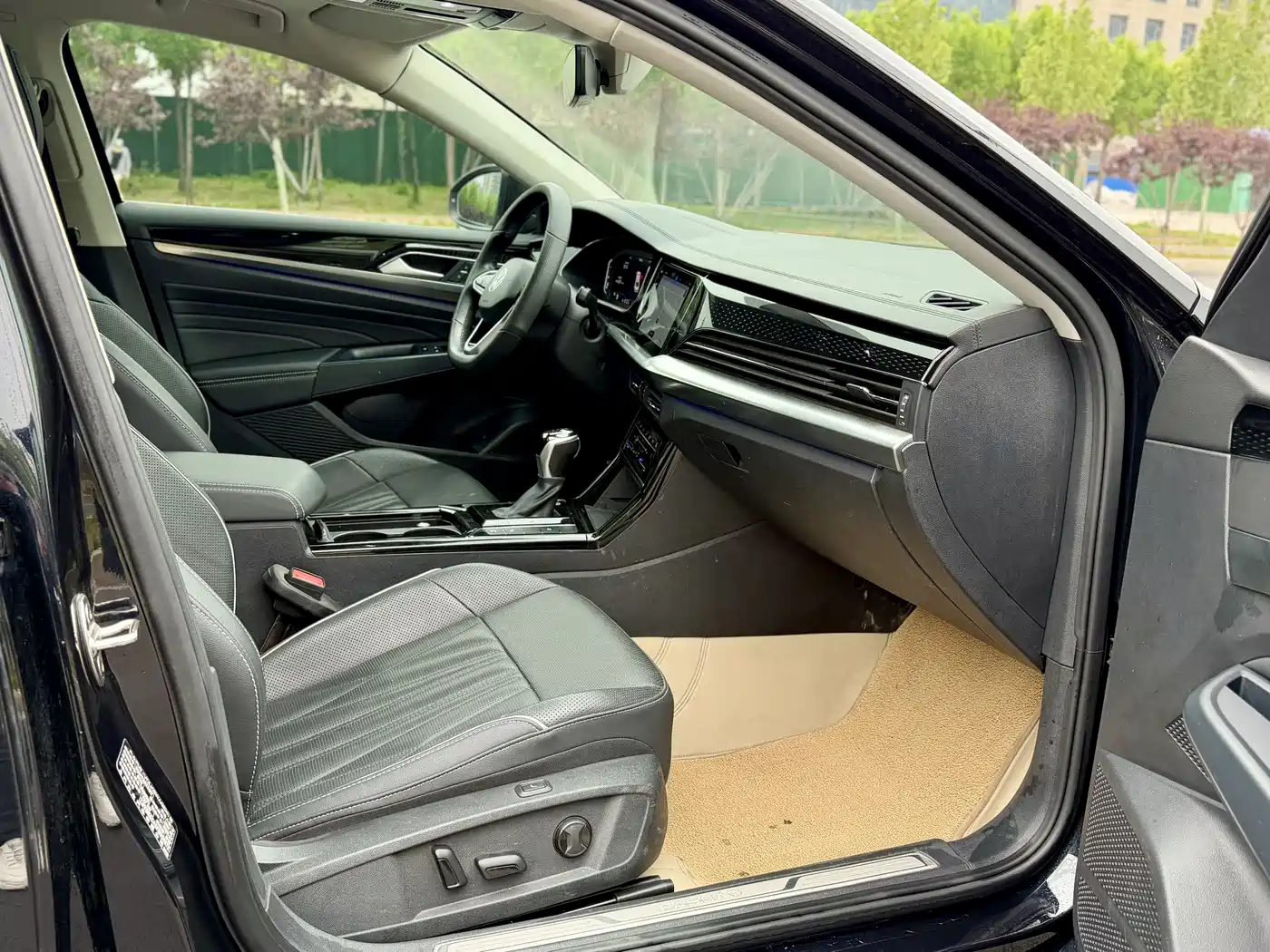 Volkswagen Passat 2023 Facelift 330TSI Starlight Premium Edition фото 14