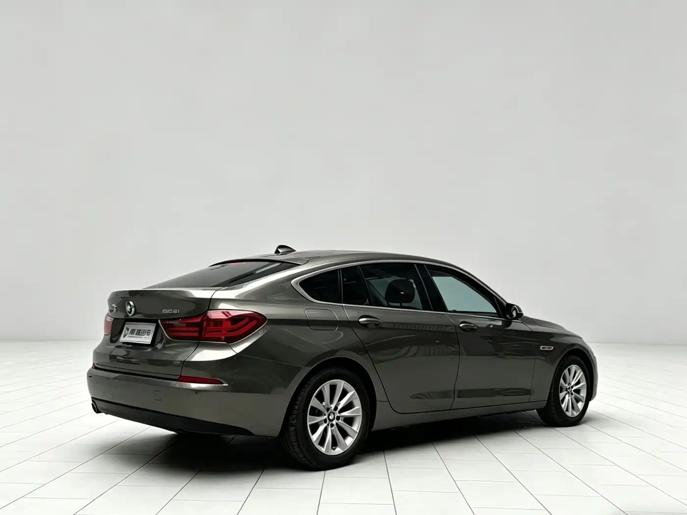 BMW 5 Series GT 2014 528i Leading фото 14
