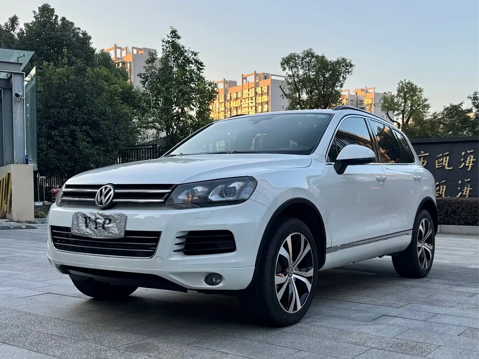 Фото 1 - Volkswagen Touareg