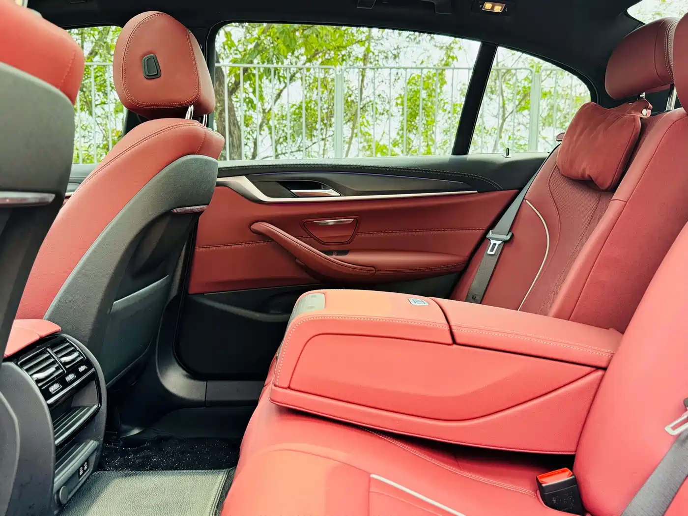 BMW 5 Series 2023 530Li Leading M Sport Package фото 32