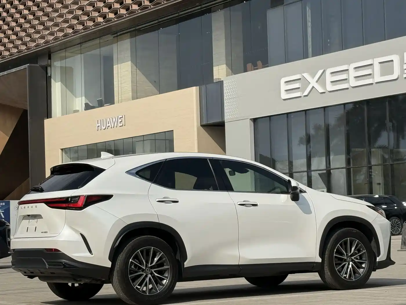 Lexus NX 2022 260 FWD Joy Creation Edition фото 18