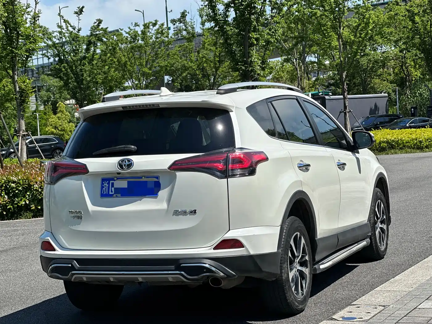 Toyota RAV4 Rongfang 2016 2.0L CVT 2WD Trend (China V) фото 6