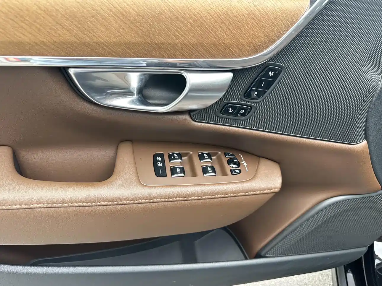Volvo S90 Plug-in Hybrid 2024 2024 PHEV AWD Long Range Momentum Luxury Edition