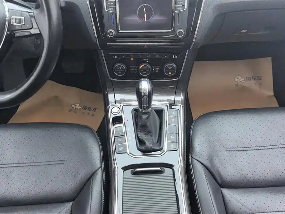 Volkswagen Passat 2017 330TSI DSG Luxury фото 16