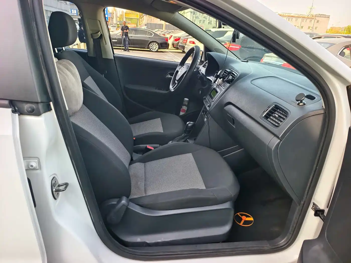 Volkswagen Polo 2016 1.4L Automatic Trend фото 17