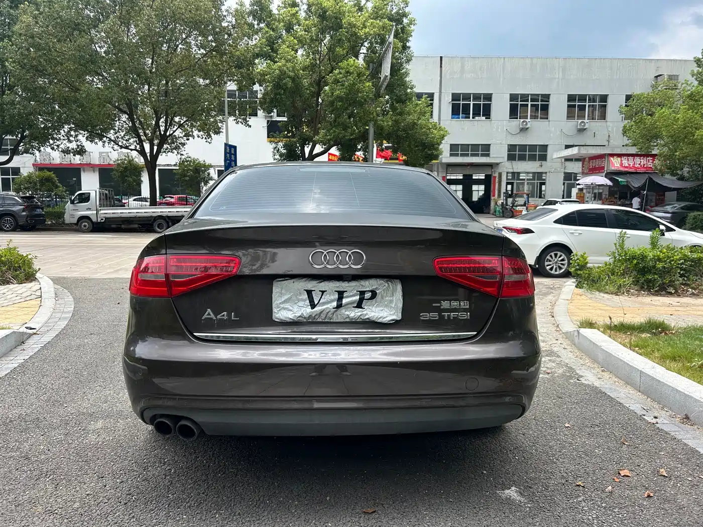 Фото 4 - Audi A4L