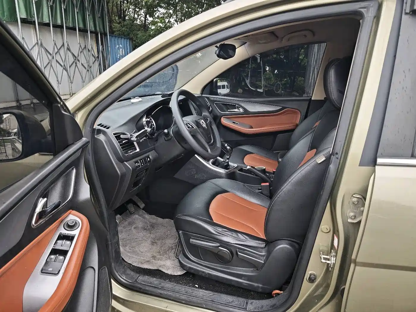 Baojun 560 2015 2015 1.8L Manual Elite