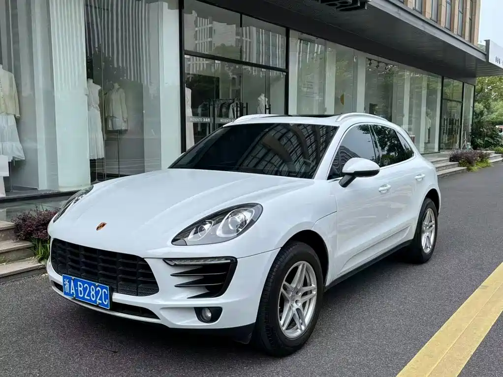 Фото 1 - Porsche Macan