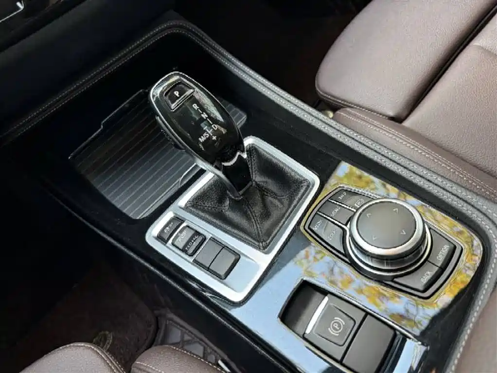 BMW 1 Series 2023 120i M Sport Shadow Edition фото 15