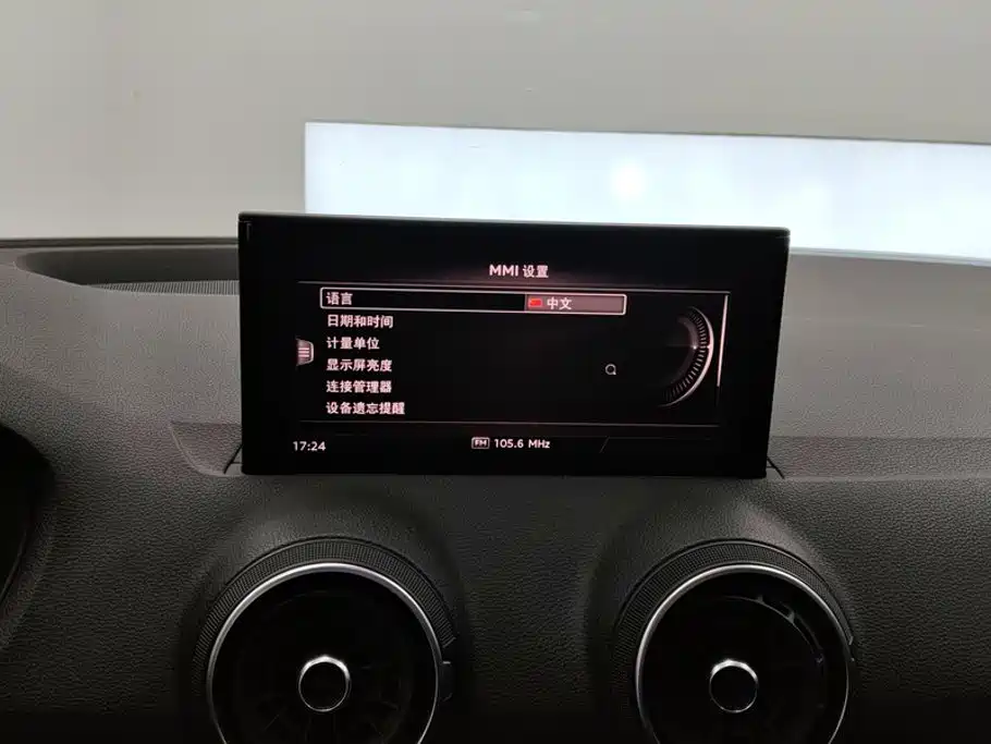 Фото 13 - Audi Q2L e-tron