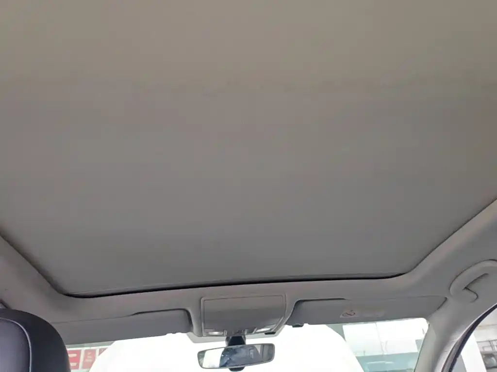 Photo 18 - Volkswagen Touran